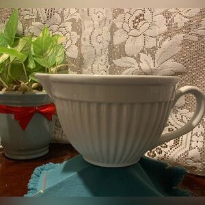 ✨⚡️💥Crate & Barrel White Batter  Mixing Pouring Bowl W/ Handle Ribbed Grooved